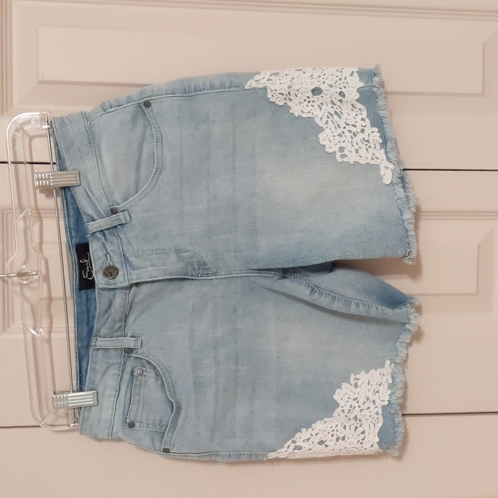 Earl denim frayed shorts.